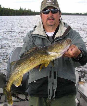 28 inch wawang lake walleye